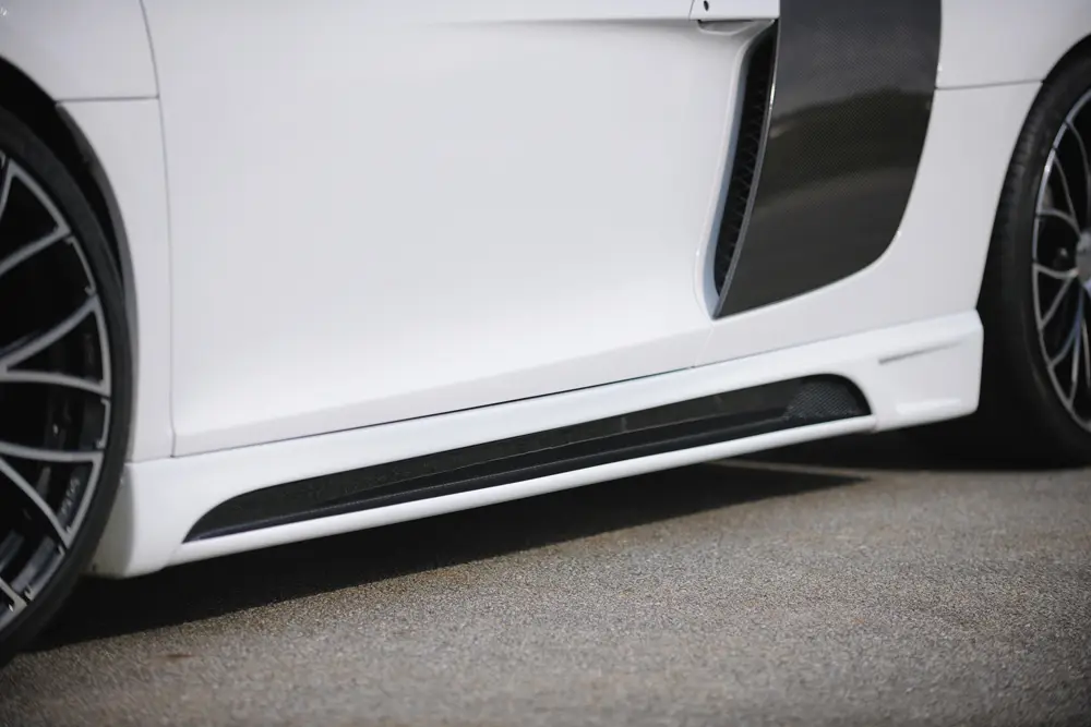 Koupit Online Rieger Carbon-boční práh mont. strana pravá pro Audi R8 42 kupé, spyder, r.v. 04/07-, s prolisem a výřezem