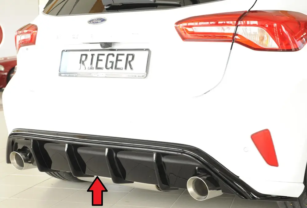 Rieger vložka zadního nárazníku pro Ford Focus 4 DEH, ST 5-dvéř. (hatchback), plast ABS lakovaný do černé lesklé barvy, pro sportovní koncovky na obou stranách 100 mm Originální