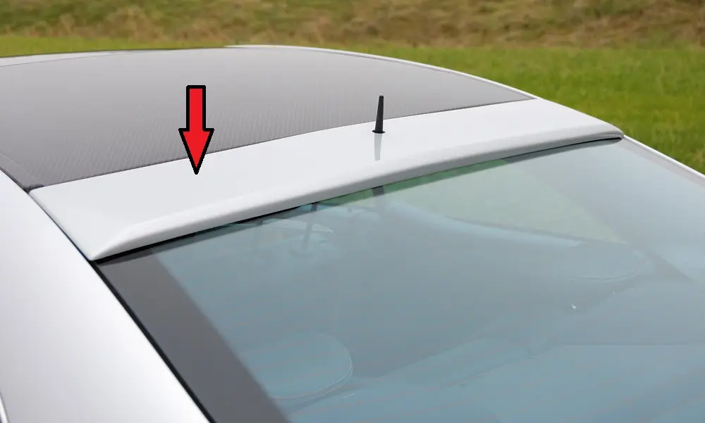 Vrácení Zdarma Rieger patka na zadní okno pro Mercedes třída C W203 sedan, 05/00-, plast ABS bez povrchové úpravy, s výřezem pro anténu