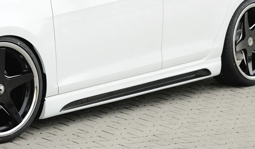 Nová Kolekce Rieger boční práh mont. strana pravá pro Seat Leon Cupra 5F 5-dvéř., r.v. 03/14-, plast ABS s povrchovou úpravou Carbon-Look, s prolisem a výřezem