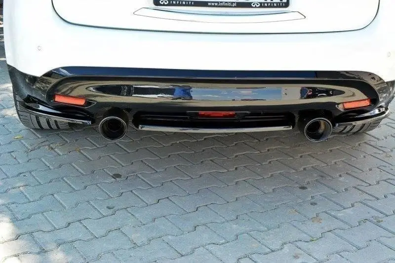 Maxton Design středový spoiler zadního nárazníku pro Infiniti QX70, černý lesklý plast ABS Sezónní Sleva