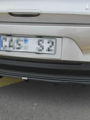 Značkový Maxton Design středový spoiler pod zadní nárazník s žebrováním pro Hyundai I30 Mk3, černý lesklý plast ABS