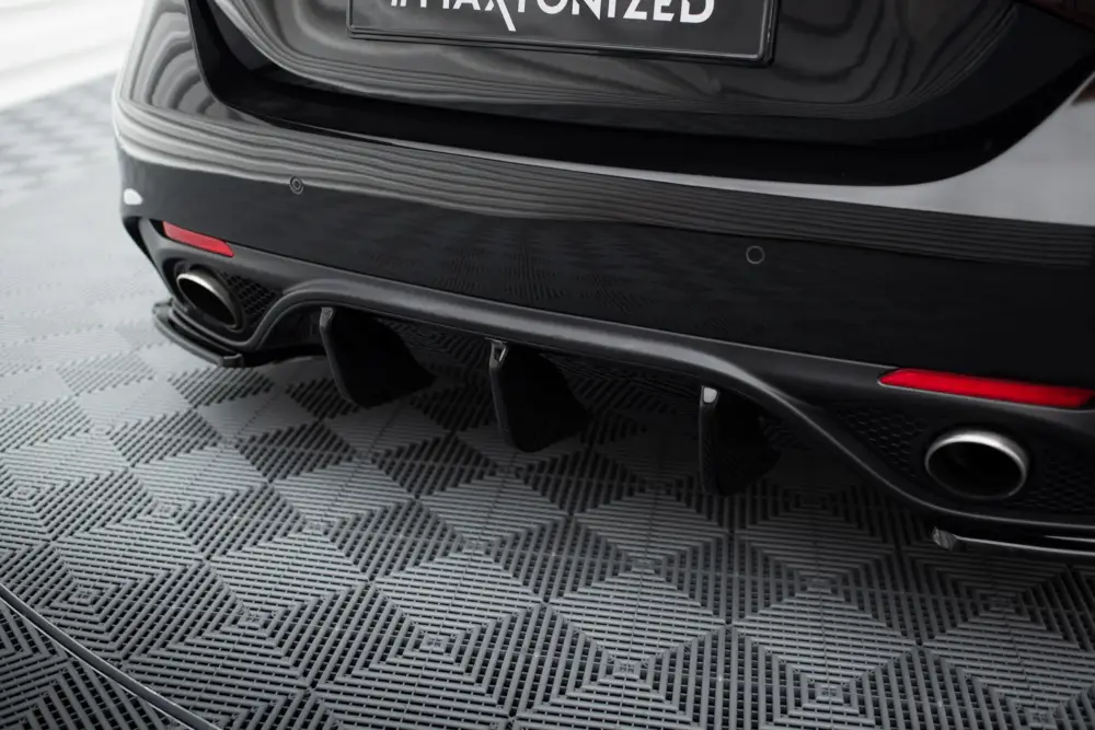 Maxton Design vložka zadního nárazníku pro Alfa Romeo Giulia Veloce, černý lesklý plast ABS Výprodej