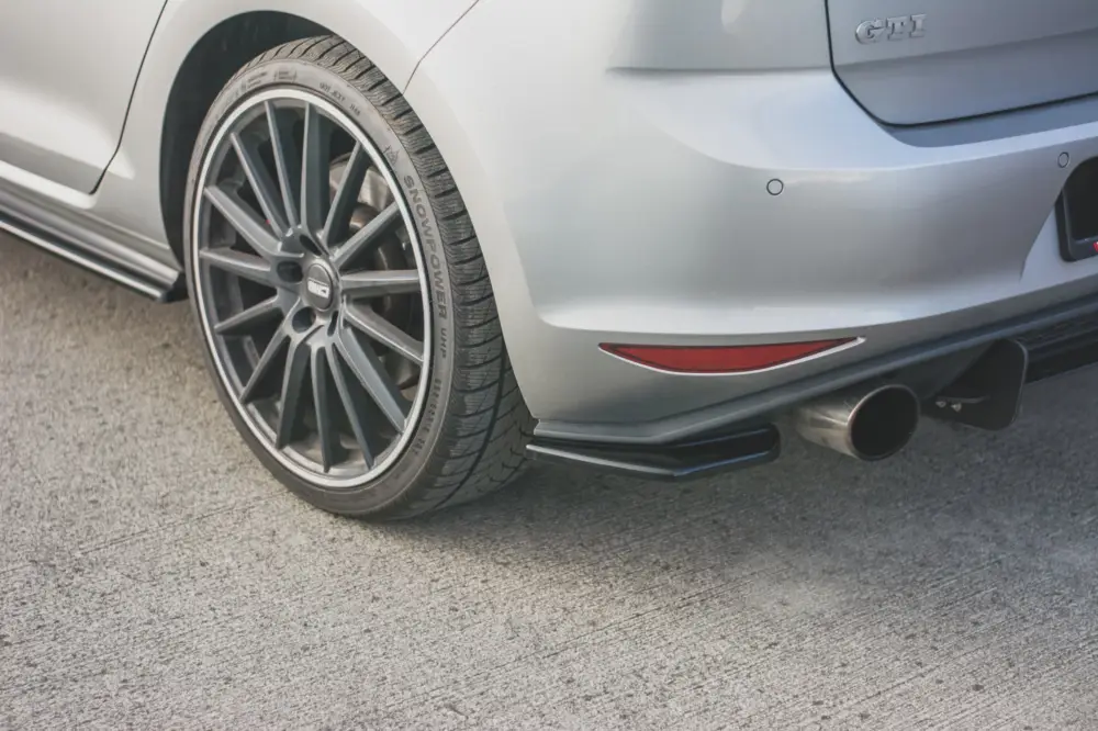 Bezpečná Platba Maxton Design boční difuzory pod zadní nárazník ver.2 pro Volkswagen Golf GTI Mk7, černý lesklý plast ABS
