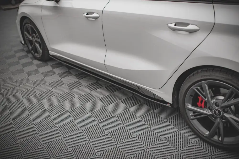 Maxton Design "Street Pro" difuzory pod boční prahy pro Audi A3 8Y, plast ABS bez povrchové úpravy, s červenou linkou, S-Line Ihned K Objednání