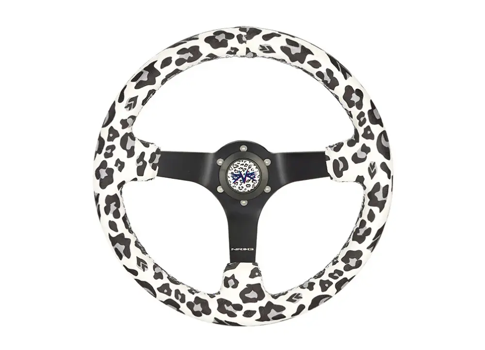 NRG Innovations sportovní semišový volant Savage v leopardím vzoru, barva bílá Víkendová Akce
