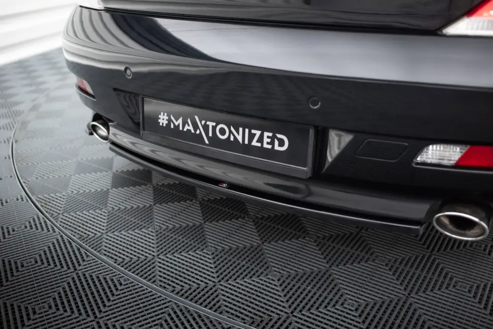 Pouze Dnes Maxton Design středový spoiler pod zadní nárazník s žebrováním pro BMW řada 6 E63- E64, černý lesklý plast ABS
