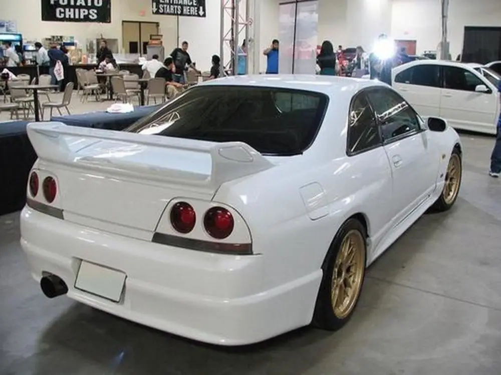 Jen Po Omezenou Doba Maxton Design spoiler pro Nissan Skyline GTS R33, materiál laminát bez základového nátěru