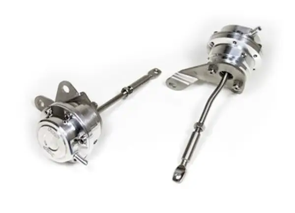 Autentický Forge Motorsport nastavitelný interní wastegate actuator pro Volvo 850 R/T-5/T5-R, r.v. 1997-1998, varinta tyčky rovná, provedení Membránové, pružina modrá 18 psi