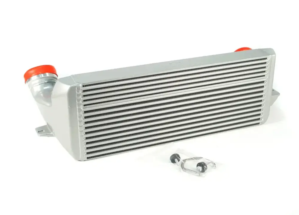 CSF stupňovitý intercooler pro BMW řada 3 E9X 335i, barva přírodní hliník Cenově Výhodný